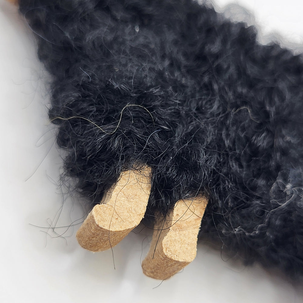 Woolly Ewe Magnet - Black Detail