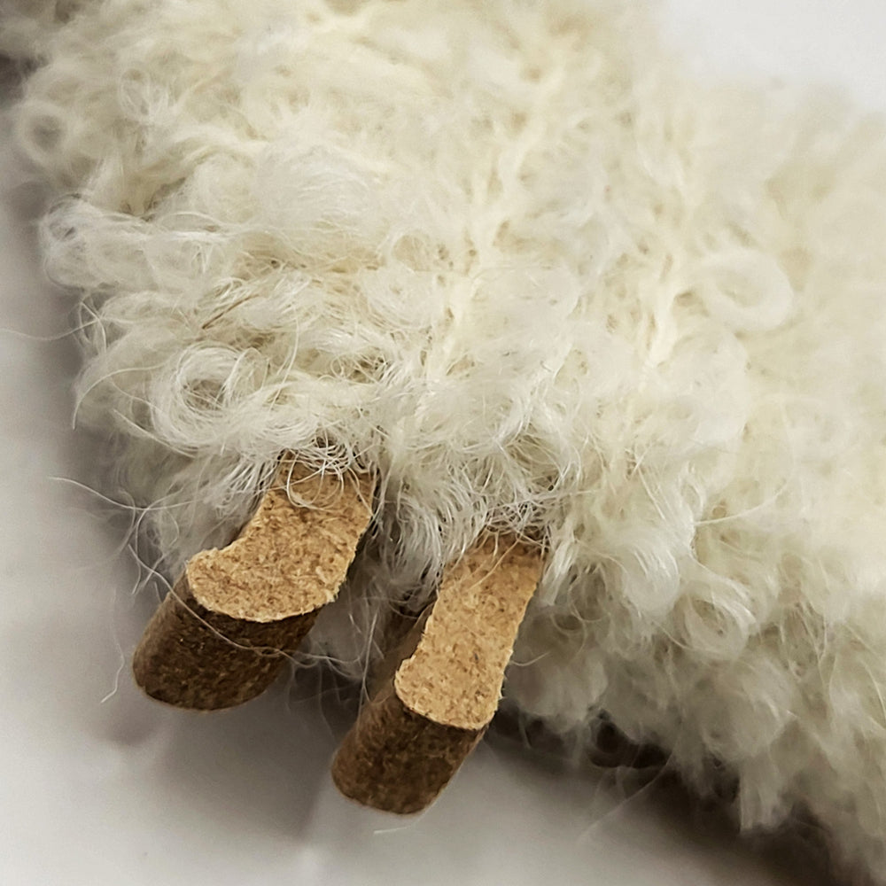 Woolly Ewe Magnet - White detail